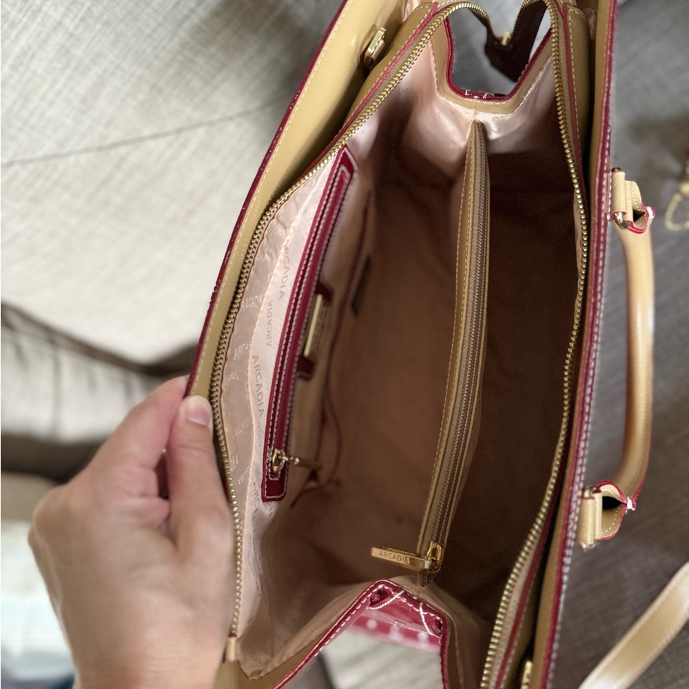 Arcadia Red and Tan Laptop Bag with Glossy Finish - Picture 3 of 6